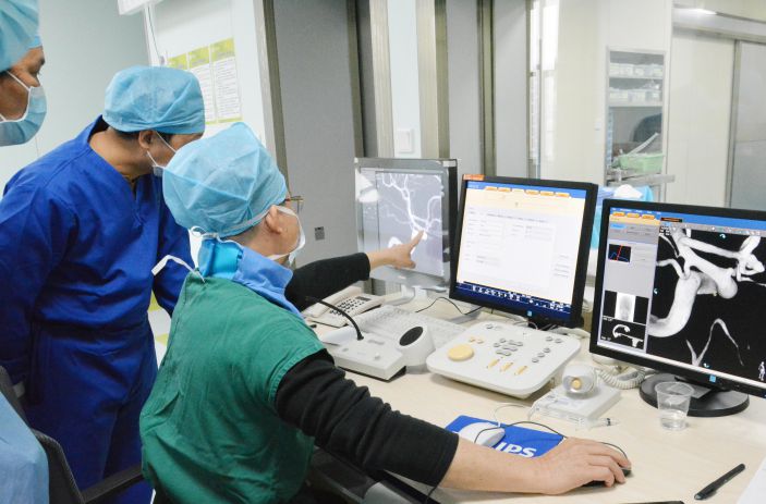 介入手術成功“拆彈”，腦動脈瘤男子轉危爲安