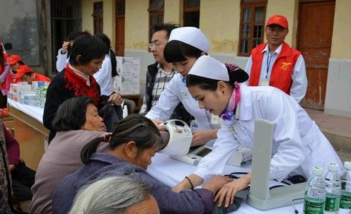 開展“四心”護理服務，做到感動服務